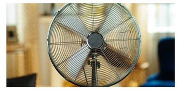 Pse të mos e përdorni ventilatorin gjatë valës së të nxehtit?