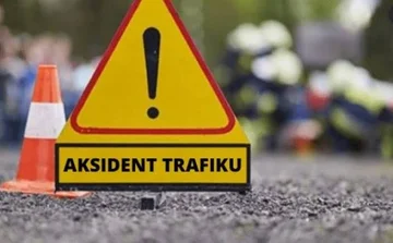 Gran accidente entre el tren y el coche de Kosovo Fushe