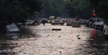 Strade e automobili inondate, Skopje coinvolto in tempesta