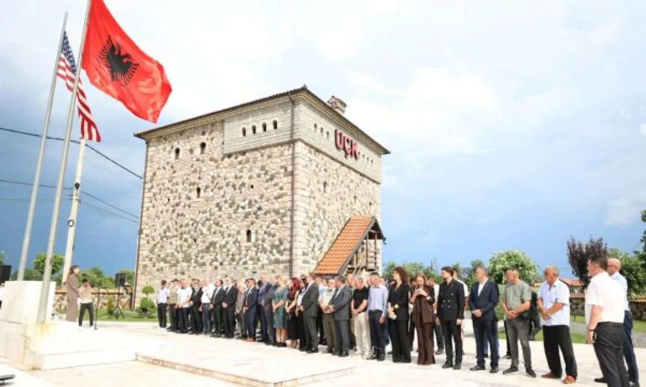 Haradinaj pret delegacion amerikan në Gllogjan  dedikon medalje për Daniel Serwerin dhe Mario Marquezin