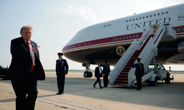 El presidente de EE.UU. hace su primer viaje con withx0 títuloAir Force One didx1⁄4 que recibió un regalo de Qatar, Trump: ¡No hay nada como esto!