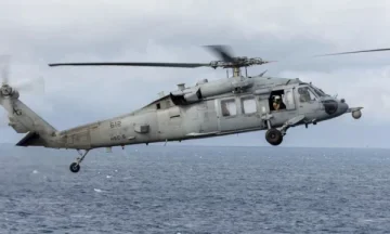 Helicóptero de la Armada de Estados Unidos derribado en el Mar Arábigo, un ejército desaparecido