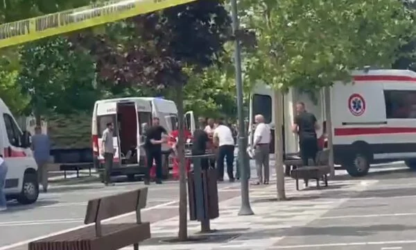 Vue sur Podujevo : Quatre personnes restent blessées, la police entoure la scène