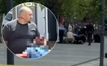 Scènes comme dans les films à Podujevo, la police neutralise les documents suspectés avec des armes à feu à la main
