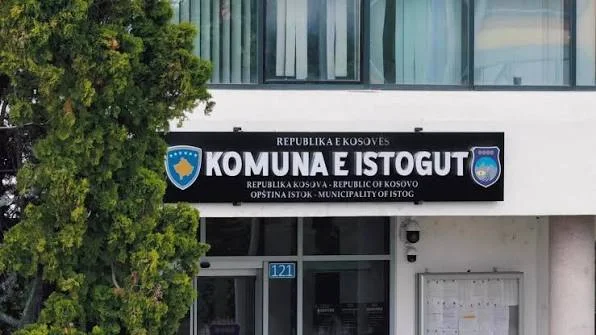 Komuna e Istogut e shqetësuar për mbylljen e “Vitës” : Goditje e rëndë për ekonominë, punëtorët e fermerët