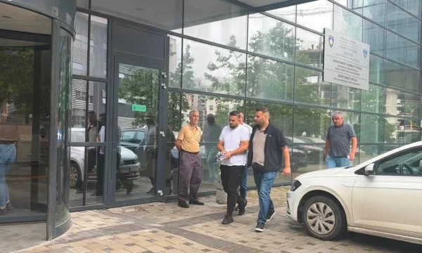 Steuer und abgeleitete Tag Verdächtige vor Gericht