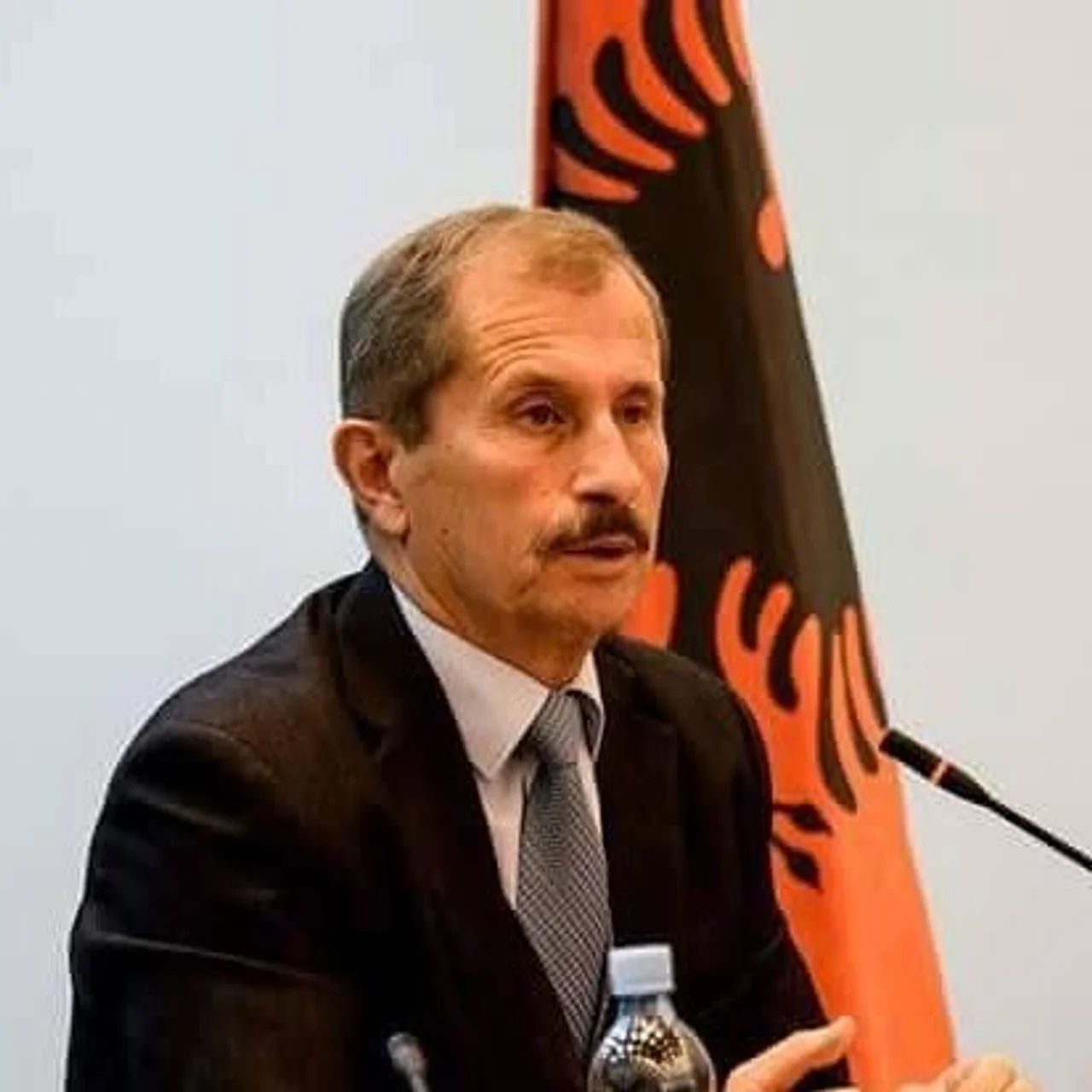 Kurteshi i VV së sulmon vendimet e Komunës së Gjilanit  Prona publike po i falet Bashkësisë Islame