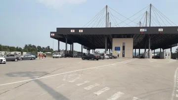 A citizen claims Serbian police sentenced him to 600m at the border for photos with KLA emblem