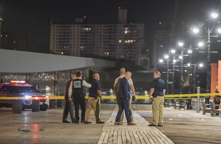 Das Independence Festival in New York verwandelt sich in eine Kriegsarena - acht verletzte Menschen, darunter vier Kinder