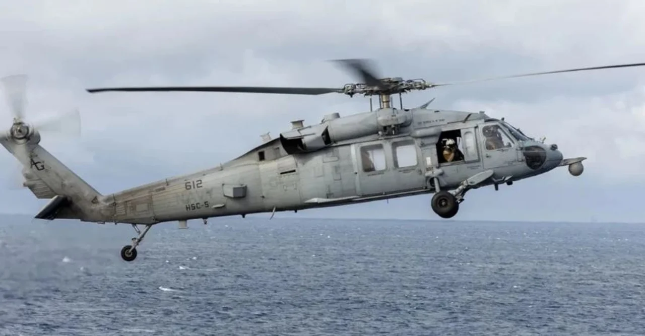Pezullohen kërkimet për anëtarin e zhdukur pas rrëzimit të helikopterit në Detin Arabik