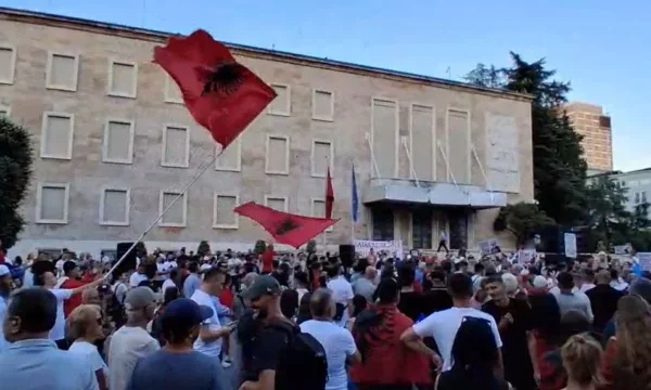 Der 36. Tag des Protests, Bürger vor dem Premierminister, schließen sich der Versammlung mit denen, die nach der Verhaftung Donnerstag.