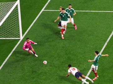 Il grande dramma di Azteca, Inghilterra con 10 giocatori vince con un sacco di sofferenza contro il Messico