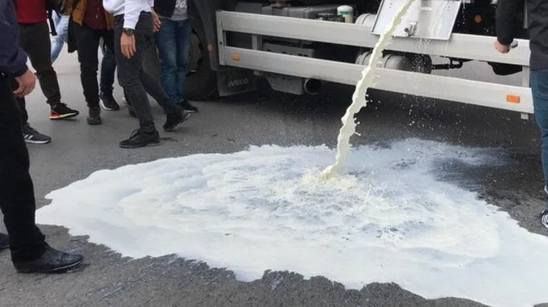 Me cisterna dhe traktorë para Ministrisë, fermerët e qumështit protestojnë sot