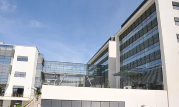 Hohe Temperaturen, KDR ermächtigt Richter im Justizpalast, Arbeit auszusetzen