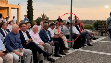 Come ogni anno e quest'anno, Kurt ha invaso la Grecia: il suo ufficio non ha annunciato il viaggio