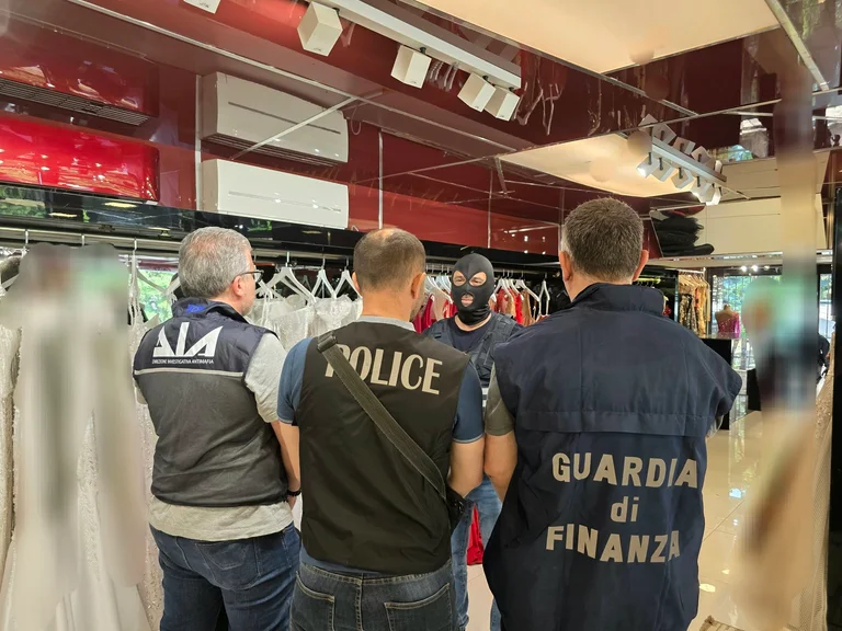 Questa è la persona che presumibilmente riciclato droga denaro in Italia e che sono stati confiscati beni in Kosovo