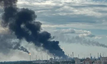 La dernière attaque russe a tué 20 personnes en Ukraine, Kiev riposte et vise la plus grande raffinerie de pétrole russe