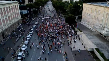 I manifestanti hanno giocato, i colloqui degli organizzatori sorgono: Stop fino a ottobre, la gente è stanca