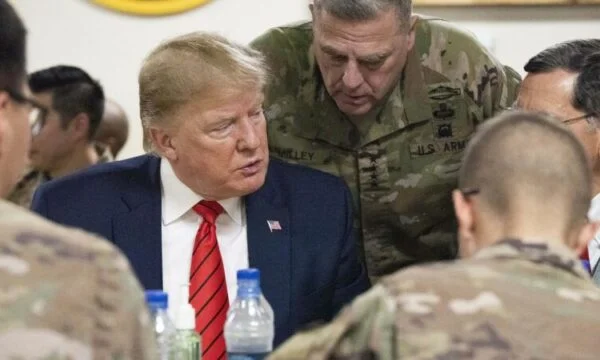 CNN: Trump pensó en atraer a 1/3 tropas a Europa para entregar mensajes de la OTAN, pero el plan cambió