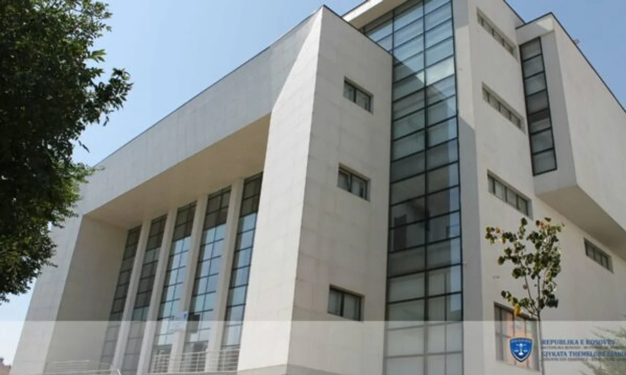 Plagosi me thikë dy persona  Gjykata në Gjakovë aprovon kërkesën për paraburgim ndaj E H