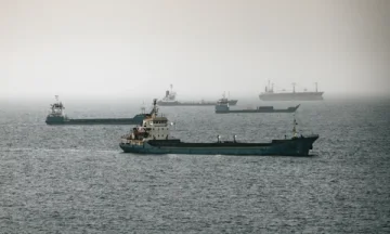 Oil prices rise following new US attacks on Iran and the restoration of sanctions