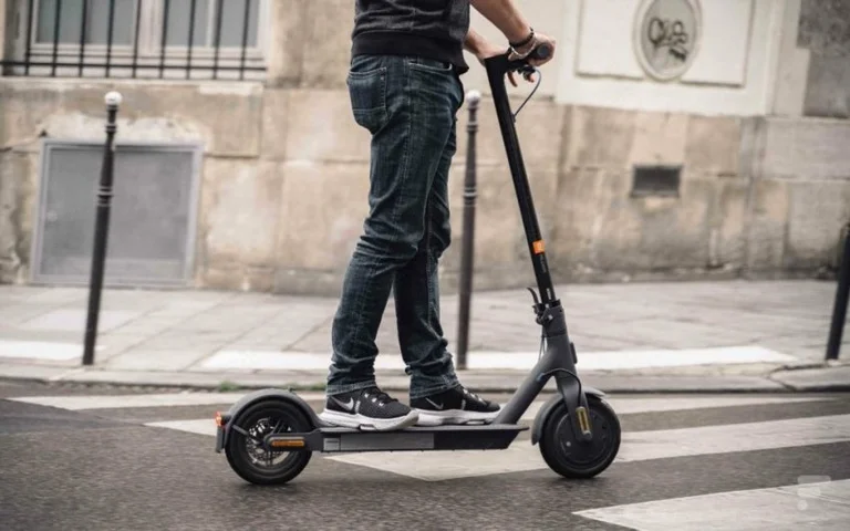 Trotinits fermato a piazza, la polizia a Pristina uscire con annuncio