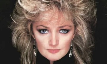 Bonnie Tyler, l'icône de musique pop des années 80, et le son de la “Éclipse totale du cœur”