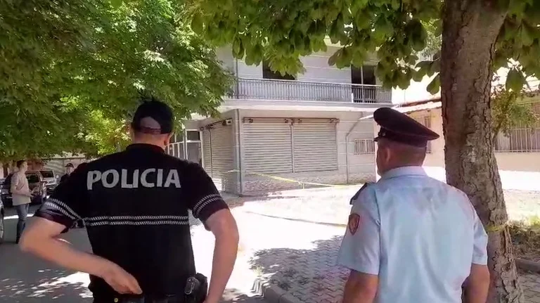 Blessé voisin avec couteau pour des motifs banals, détails de l'événement Korca