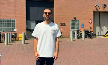 Am Vorabend der Voreingenommenheit besucht Sohn Jakup Krasniqi in Den Haag