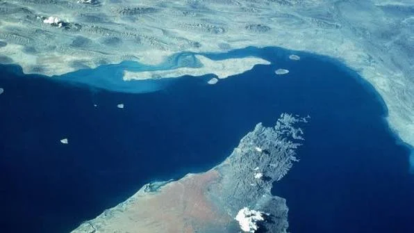 Der Konflikt erhöht die Kosten der Kreuzung nach Hormuz, die Schiffe mit erstaunlichen Zahlen