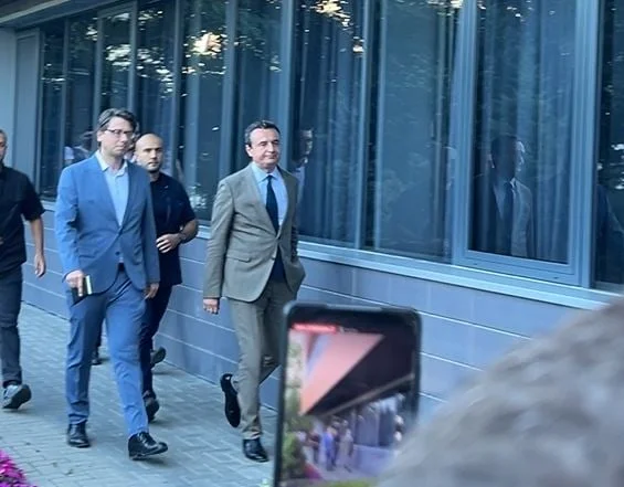 Kurt before meeting with Obadiah: I'm optimistic that we build institutions and avoid new elections.