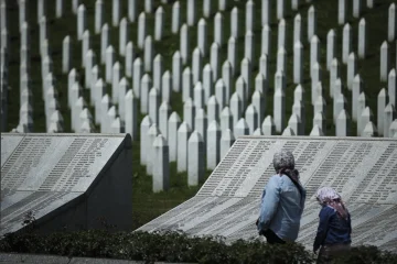 La responsabilità della Serbia nei confronti di Srebrenica non può essere bloccata dal silenzio \\x1>, il Kosovo commemora le vittime del genocidio