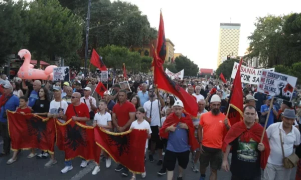 42 jours de protestation à Tirana, début du rassemblement des participants