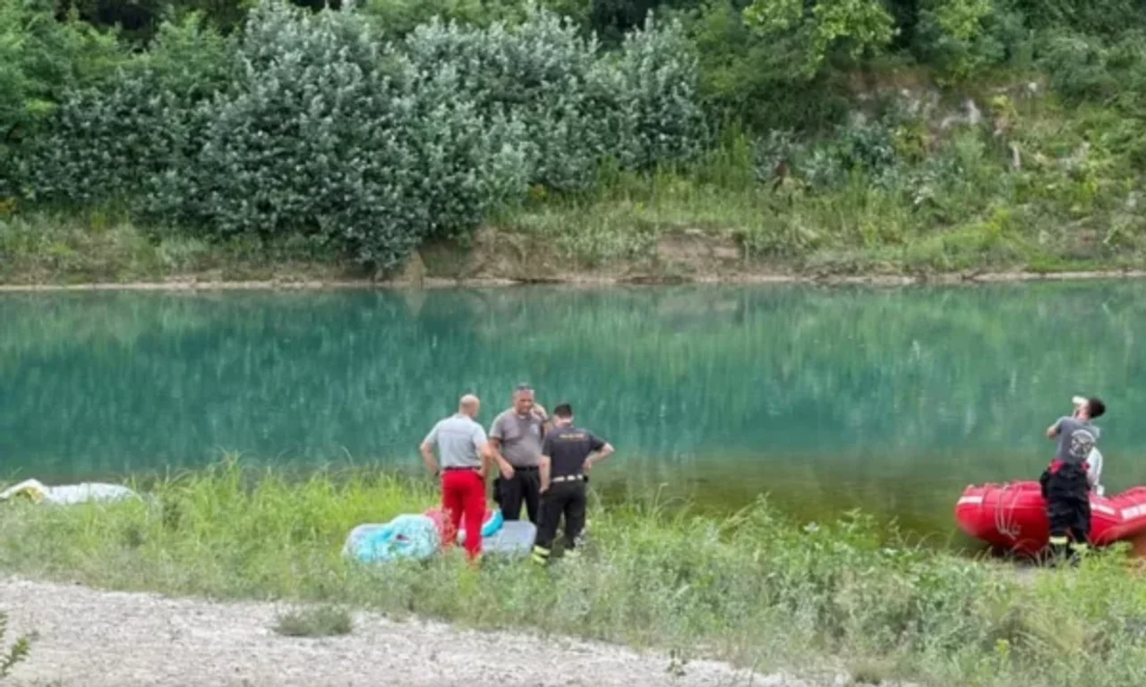 Tragjedi në Itali   U fut në lumë për të shpëtuar djalin e tij  vdes 38 vjeçari pasi u mor nga rrjedha e lumit