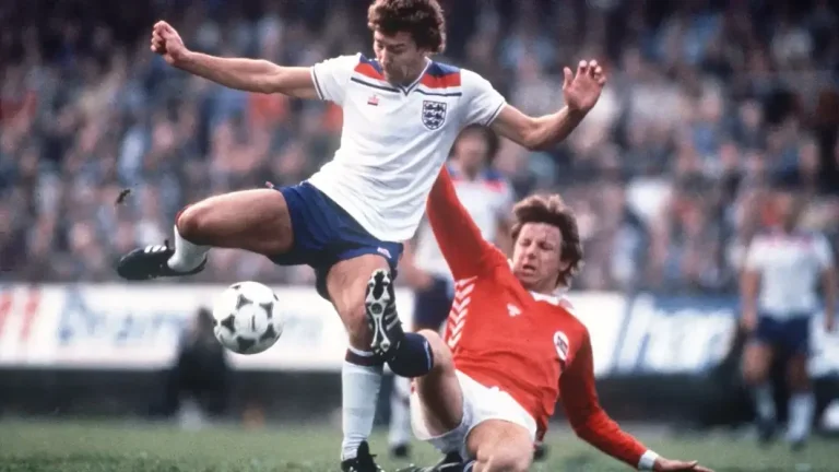 Vor 42 Jahren versucht Norwegen, mit einem halben professionellen, überraschten England, es heute wieder in der Welt zu tun