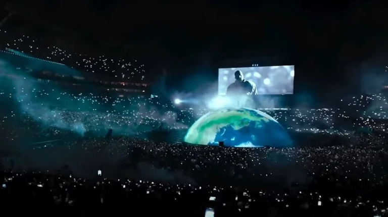 Grande scena e grande pubblico, vista dal concerto di Canye West a Tirana