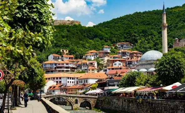 300 000 touristes en cinq mois au Kosovo, dont beaucoup sont induits en erreur par des pays voisins