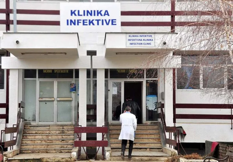Klinika Infektive jep detaje për gjendjen e personave që dyshohet se u helmuan në piceri