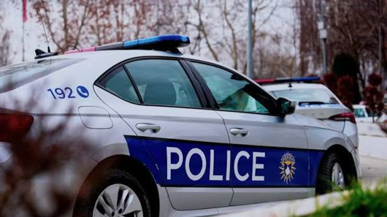 Malishevë  E la 12 vjeçarin të drejtonte veturën dhe e incizoi  gjobitet shoferi