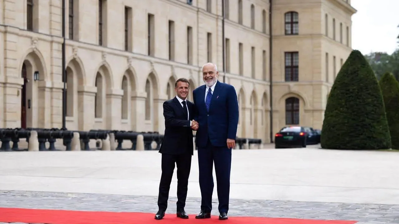 Samiti në mbështetje të Ukrainës  Rama ndan pamje nga takimi me Macron