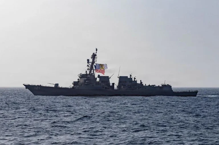 US returns two merchant ships after restoring the naval blockade to Iran