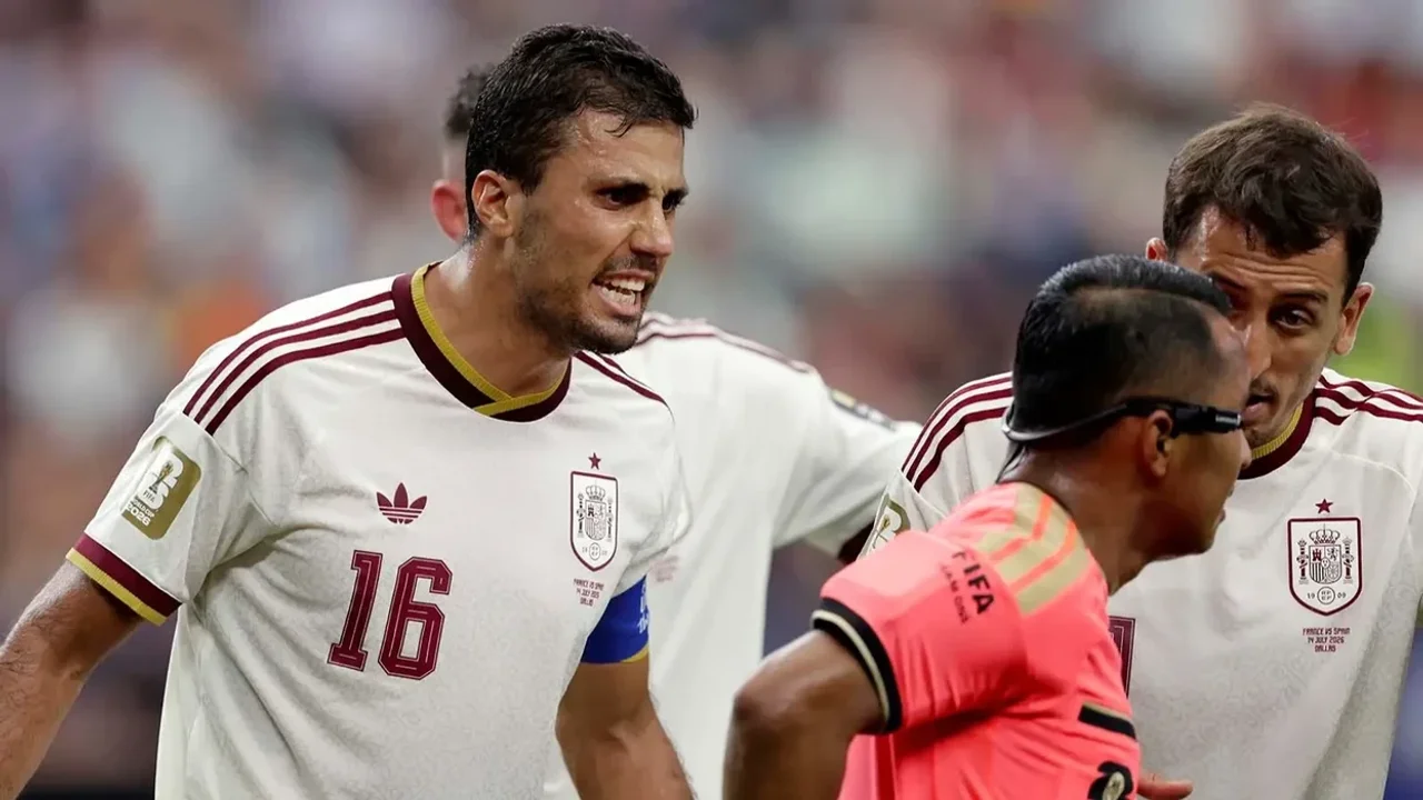 Pas fitores ndaj Francës  Rodri dërgon mesazh të fortë për FIFA n dhe gjyqtarët
