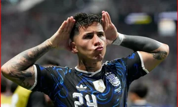 Chelsea fshin postimin për Enzo Fernandezin pas reagimeve të ashpra të tifozëve