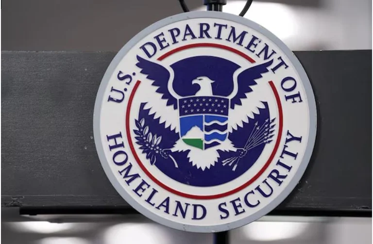 USA change les règles de visa pour les étudiants étrangers, les journalistes