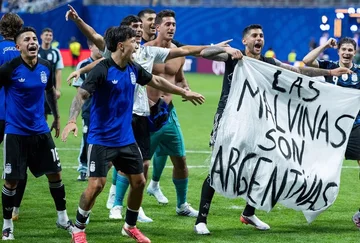 Britain asks FIFA to investigate Argentina for banners for the Falkland Islands