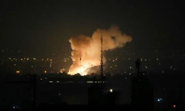 SHBA godet me raketa aeroportin në Iran, raportohen shpërthime të reja në disa zona