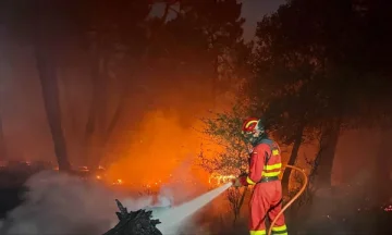 La Spagna affronta il più grande incendio dell'anno, brucia 12.000 ettari a Zaraza