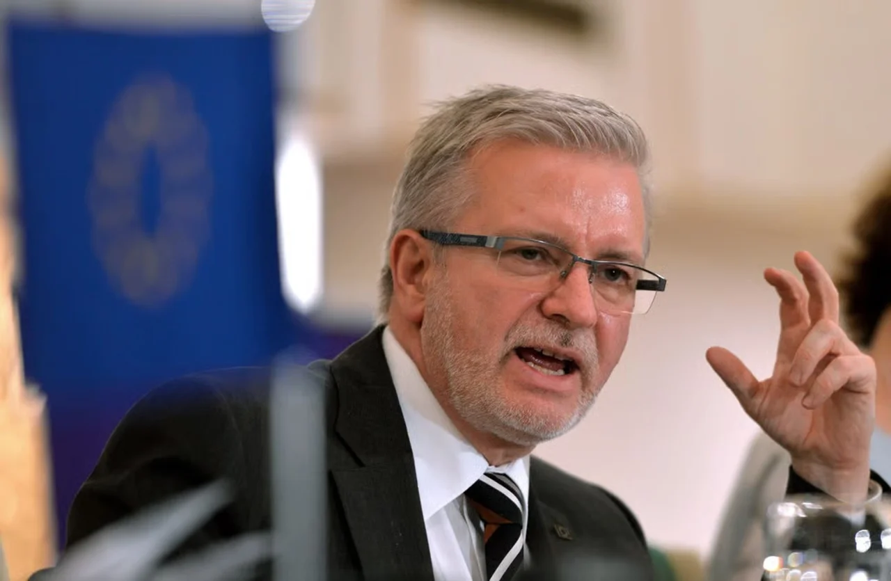 Eurodeputeti gjerman  Pres shkarkimin e ministres serbe  deklarata të tilla s mund të injorohen