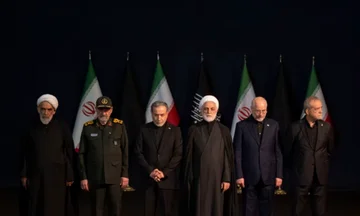 Radikalët iranianë paralajmërojnë për një “grushtshtet”, ndërsa armëpushimi me SHBA-në vihet në pikëpyetje