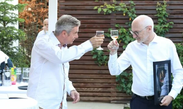 Hargrees l'invite à la résidence pour la réunion d'adieu de Guerot : Nous avons travaillé pour soutenir le rôle du Kosovo dans la sécurité